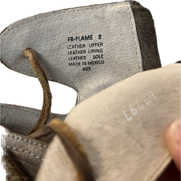 Freebird by Steven Flame leather ankle boot/bootie, Size 8, color Stone - Picture 3 of 6